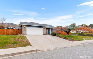 520 Cedar Wood Ln, Wenatchee, WA 98801