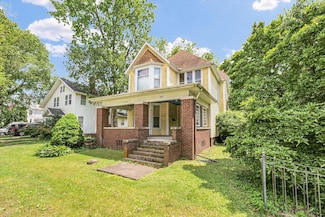 319 W Market St, Farmer City, IL 61842