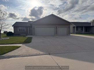 922 Centre St, Grand Island, NE 68803
