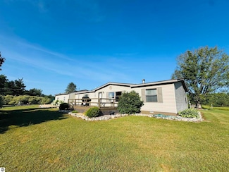 8405 N 9 Rd, Mesick, MI 49668