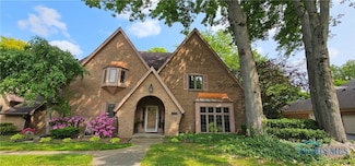 2720 Derby Rd, Ottawa Hills, OH 43615
