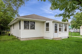 1158 Brown Ave NE, Cedar Rapids, IA 52402