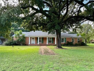 113 N 10th St, Kinder, LA 70648