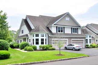 20 Carnoustie Cir, Bloomfield, CT 06002