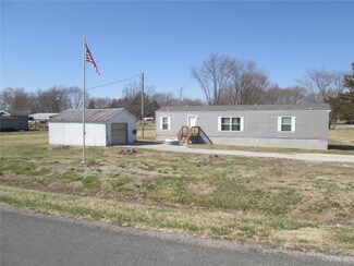 21315 Emerald Rd, Carlyle, IL 62231