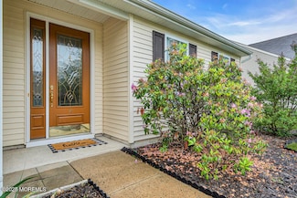 8 Tisdale Rd, Manchester, NJ 08759