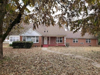 681 S Garfield Ave, Piggott, AR 72454