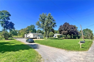 2095 Schilling Rd, Palmyra, NY 14522