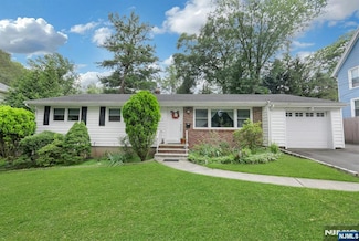31 Hardenburgh Ave, Demarest, NJ 07627