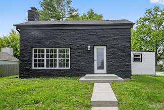 4405 Greenwood Rd, Woodstock, IL 60098
