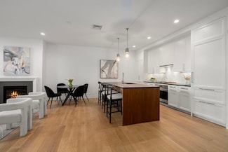 100 Linden St Unit 102, Wellesley, MA 02482