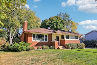 331 S Lake St, Grayslake, IL 60030