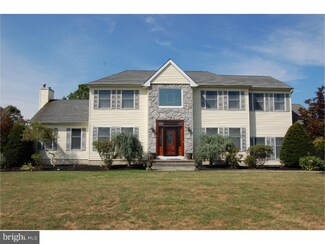 20 Pine Glen Dr, Jobstown, NJ 08041