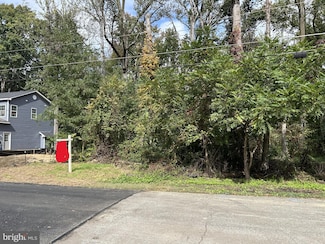 6106 Wesson Dr, Suitland, MD 20746