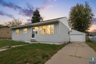 2401 E 18th St, Sioux Falls, SD 57103