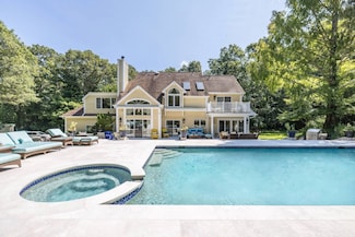 31 Rolling Hill Ct W, Sag Harbor, NY 11963