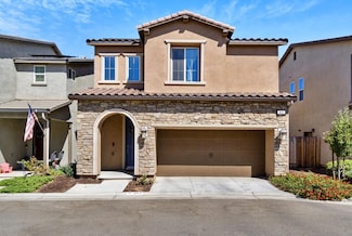 863 Lassen Ln W, Madera, CA 93636