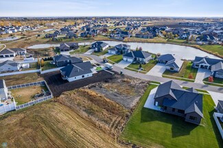 1042 Hickory Ln, West Fargo, ND 58078