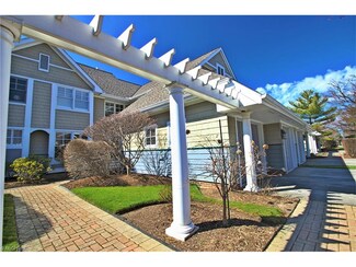 3 Shoreby Dr, Cleveland, OH 44108