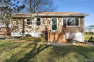 145 Edgeworth Ave, Maryland Heights, MO 63043