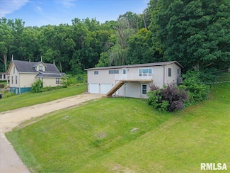903 Stone St, Bellevue, IA 52031