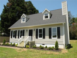 5525 Moravian Heights Ln, Clemmons, NC 27012