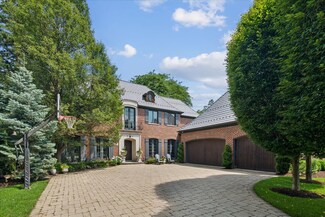 811 Lenox Rd, Glenview, IL 60025