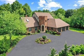 4 Berseem Ct, Oak Brook, IL 60523