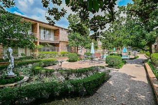 5353 Institute Ln Unit 12, Houston, TX 77005