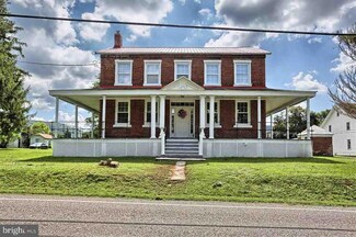 1727 W Main St, Valley View, PA 17983