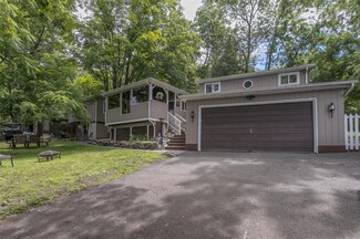 17 Northside Ln, Greenwood Lake, NY 10925