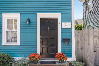 36 Poplar St, Newport, RI 02840