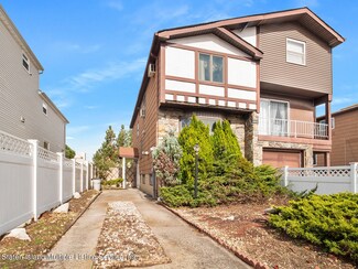 35 E Brandis Ave, Staten Island, NY 10308