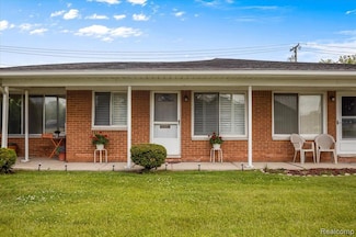 22444 Kelly Rd Unit 11, Eastpointe, MI 48021