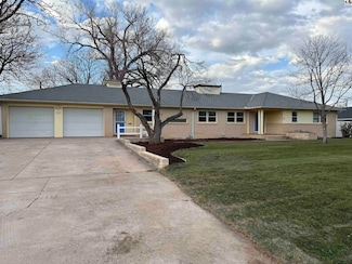 914 W 3rd St, Pratt, KS 67124