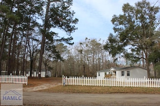 776 Phillips Rd, Midway, GA 31320