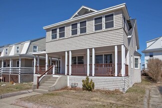 22 Manomet Ave, Hull, MA 02045