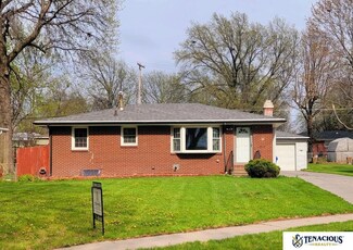 616 N 67th St, Lincoln, NE 68505