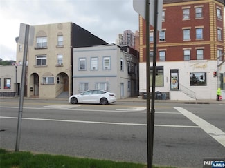 902 River Rd Unit 2, Edgewater, NJ 07020