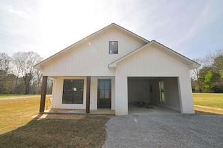 1105 S Lake St, Booneville, MS 38829