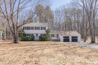 13 White St, Topsham, ME 04086