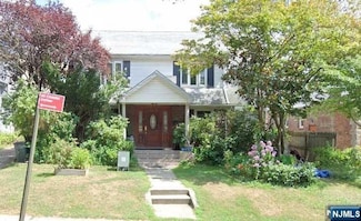 40-25 158th St, Flushing, NY 11358