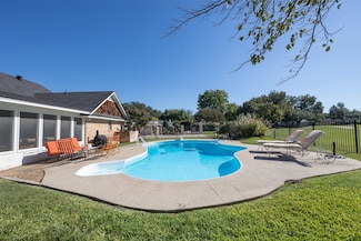 7117 Serrano Dr, Benbrook, TX 76126