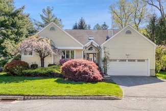 2 Lewiston Ct, Briarcliff Manor, NY 10510