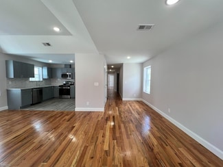 136 Milford Ave, Newark, NJ 07108