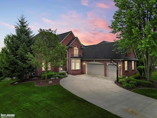 1130 Silver Creek Ct, Rochester, MI 48306
