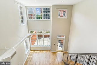1610 N Queen St Unit 211, Arlington, VA 22209