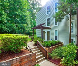 10198 Oakton Terrace Rd, Oakton, VA 22124