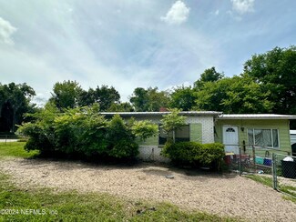 3330 Ross Cir, Palatka, FL 32177