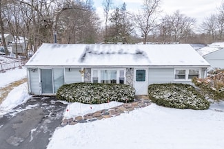 172 Sunridge Dr, Springfield, MA 01118